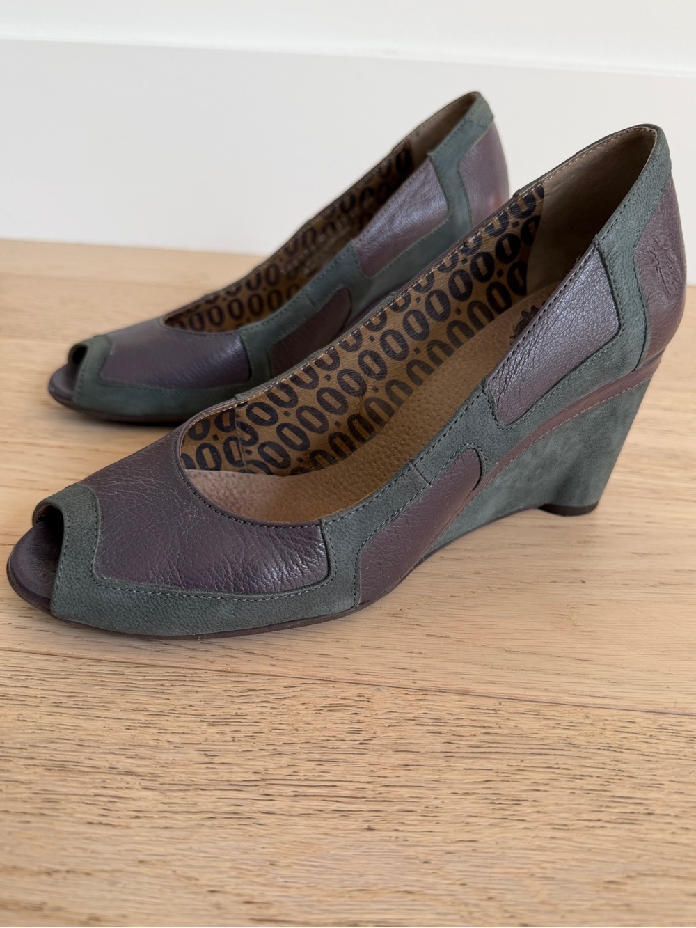 FLY LONDON Giselle Peep Toe Wedge Heel Two Tone Pumps Business Cocktail Party